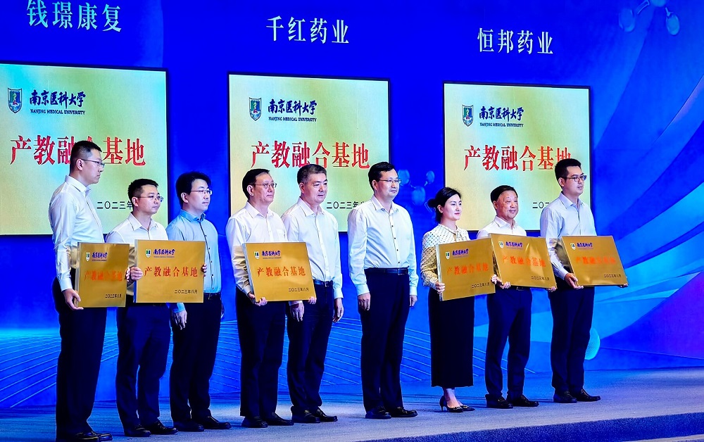 腾博汇游戏官网2 (1).jpg